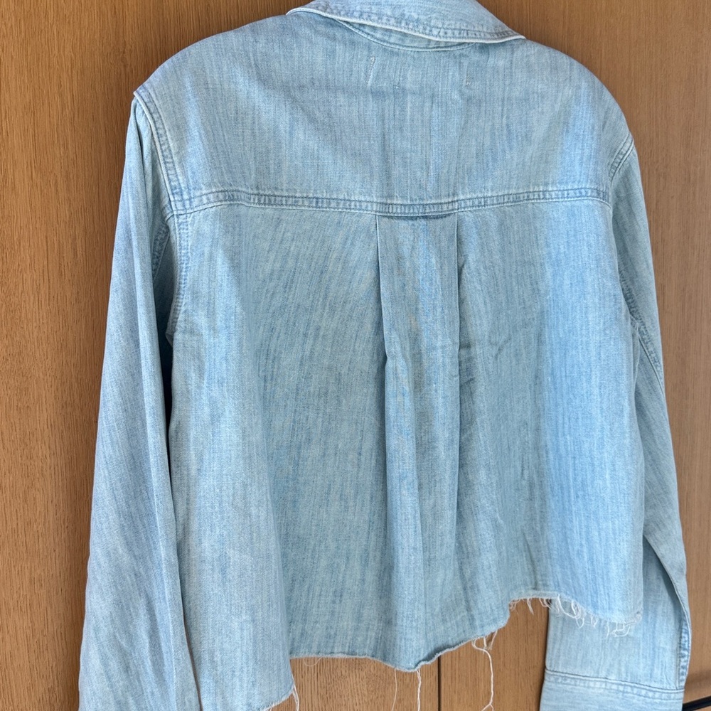 Amo Denim Ida Crop Shirt with a frayed hem Light Wash Womens size XSMALL - Picture 9 of 10